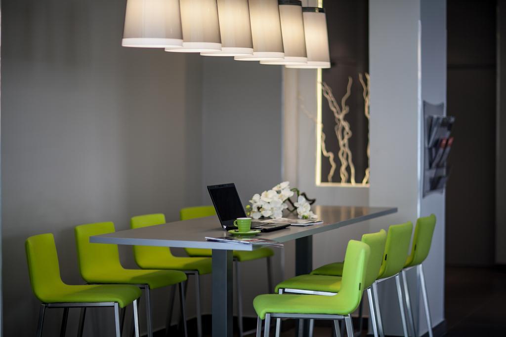 Ibis Styles Antibes Juan Les Pins 호텔 레스토랑 사진